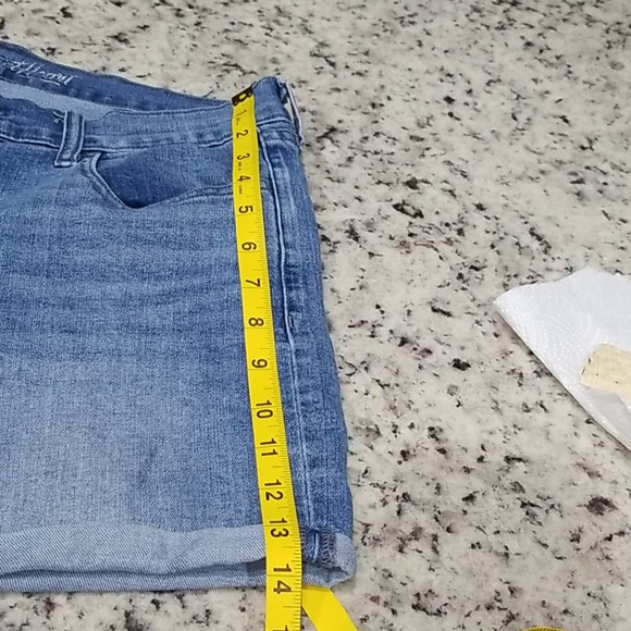 Old navy women's short - Picture 7 of 7